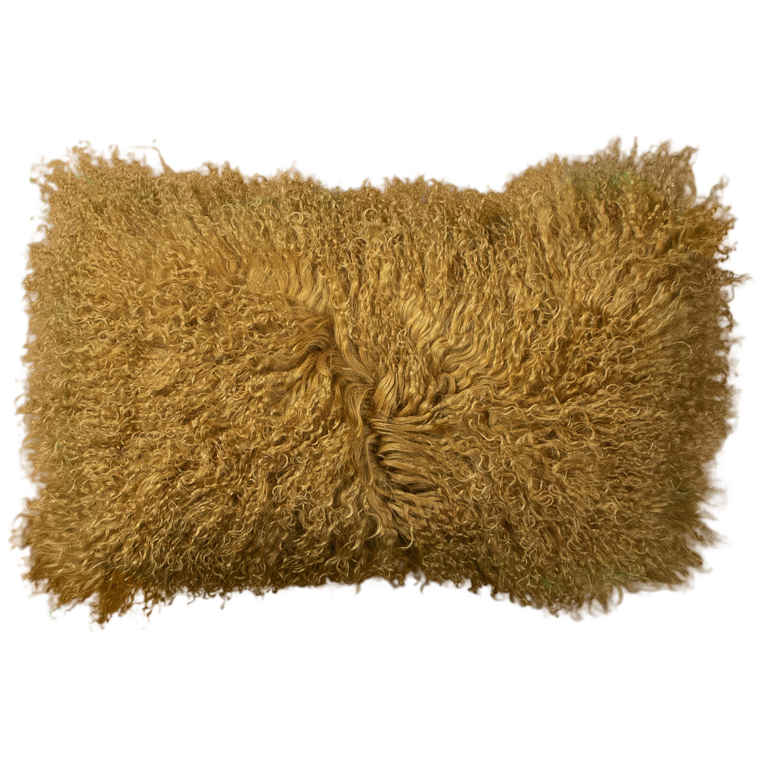 Housse de coussin en fourrure de mouton tibétain jaune ocre, format rectangulaire 30x50 cm vu de face